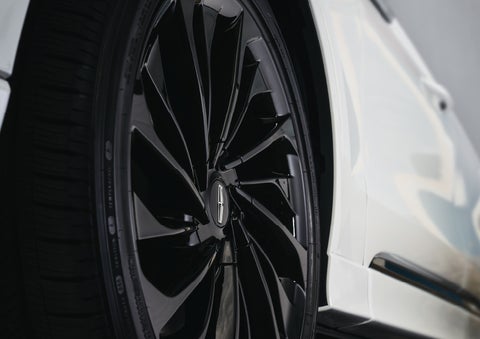 The wheel of the available Jet Appearance package is shown | Parkway Lincoln in Dover OH